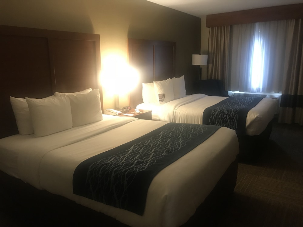Comfort Inn Edgewater on Hudson River 12/37