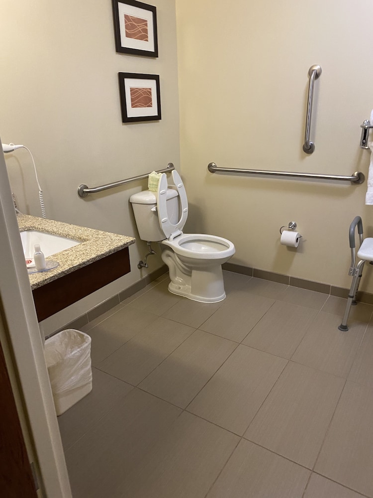 Comfort Inn & Suites Cheyenne, WY 20/41