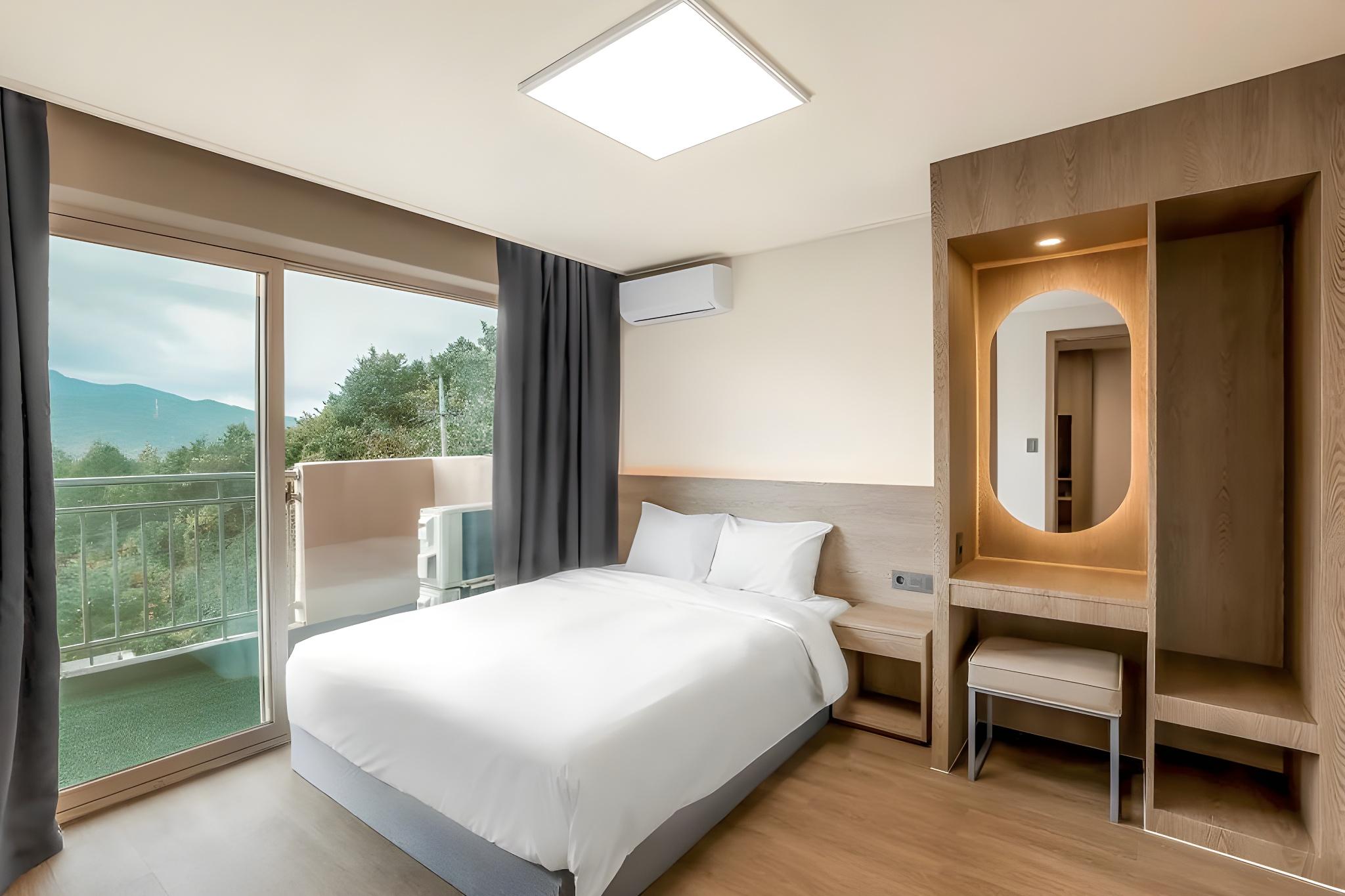 Kensington, Renovated, Premier