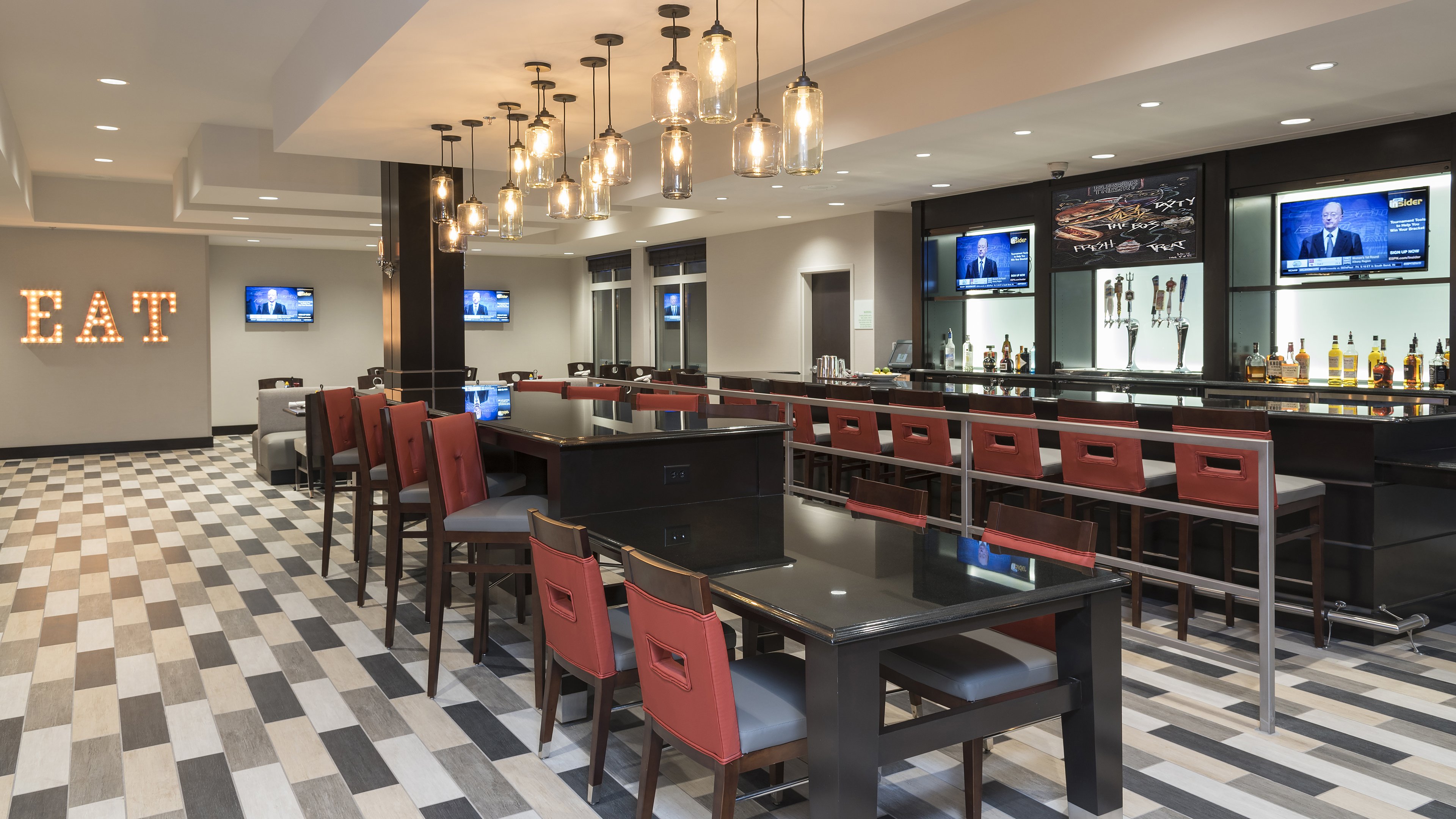 Holiday Inn Indianapolis Airport 41/66