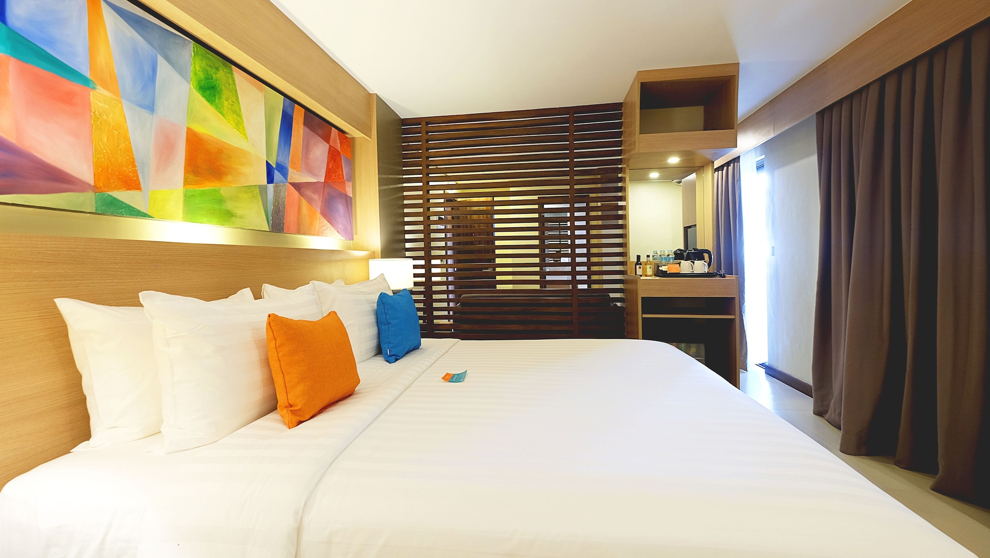 DELUXE ROOM