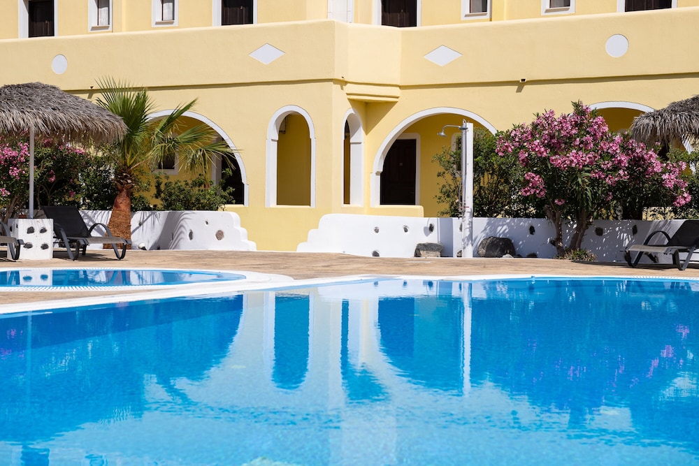 Mandilaria Studios 8/50