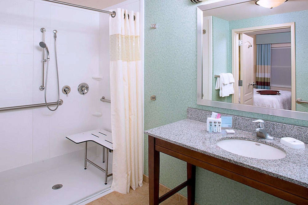 Hampton Inn Suites Exeter 16/52