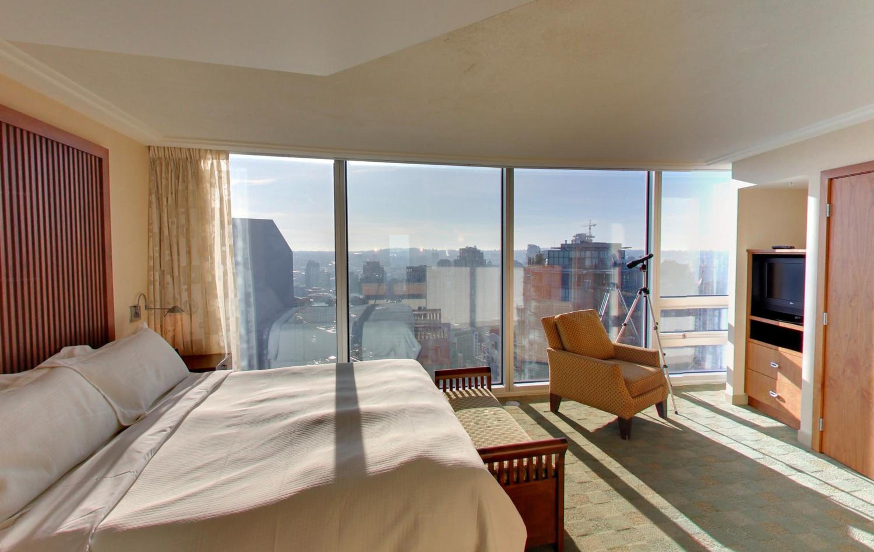 1 Bedroom, Suite, 2 Bathrooms