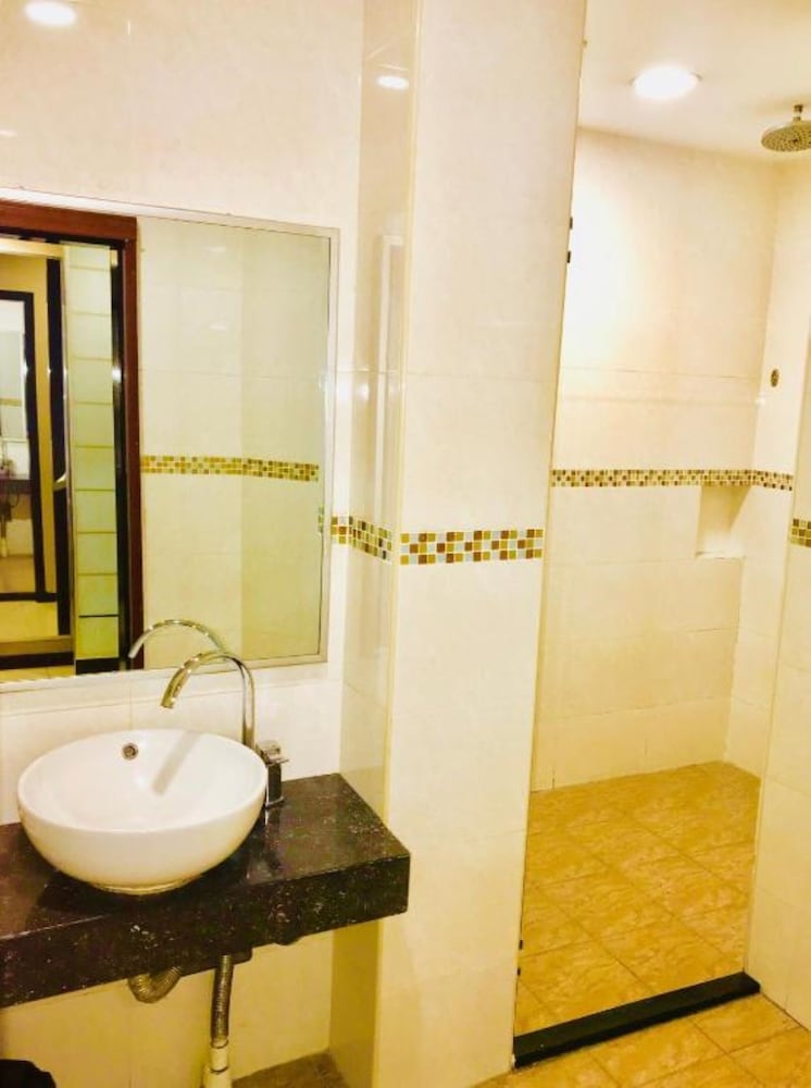 Hotel 17 39/65