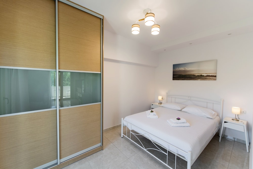 Bounatsa Studios & Apartments 27/43