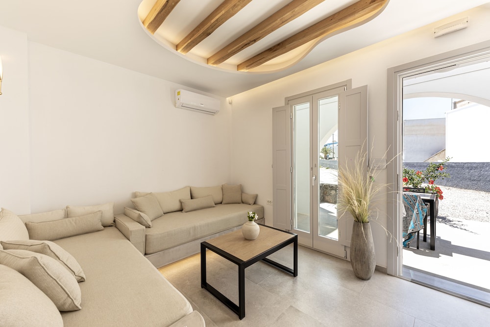 Alafropetra Luxury Suites 31/49