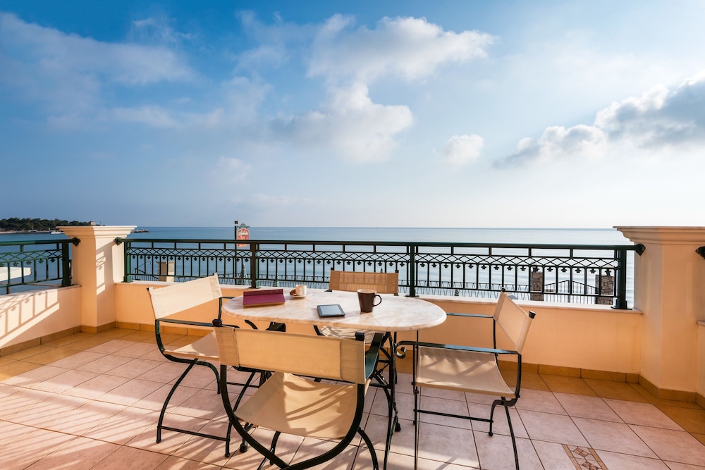 Andreolas Luxury Suites 59/72