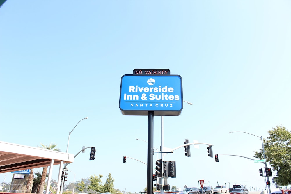 Riverside Inn & Suites Santa Cruz 4/56