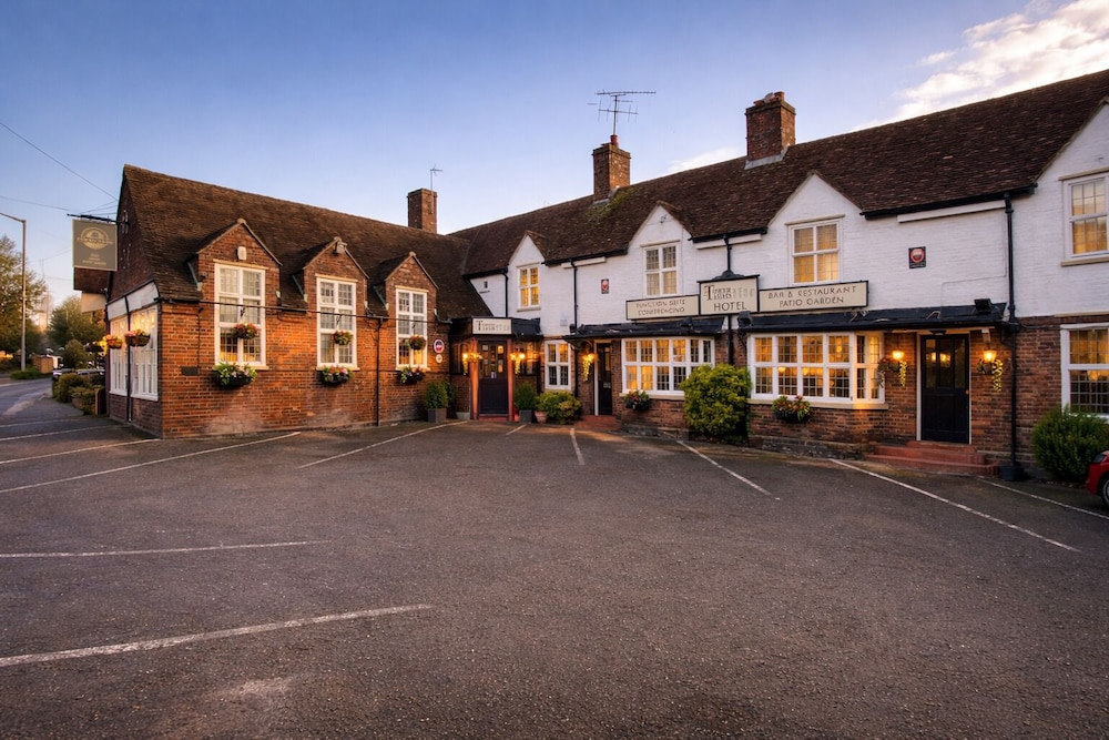 The Tower Arms Hotel 2/50