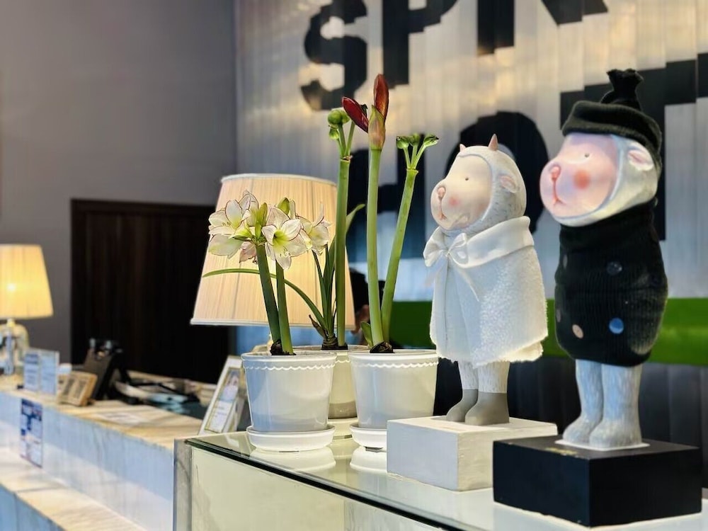 Spring Time Hotel 26/50