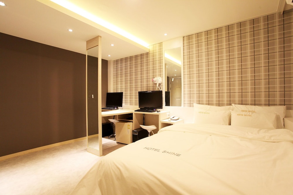 Shine Hotel 14/49