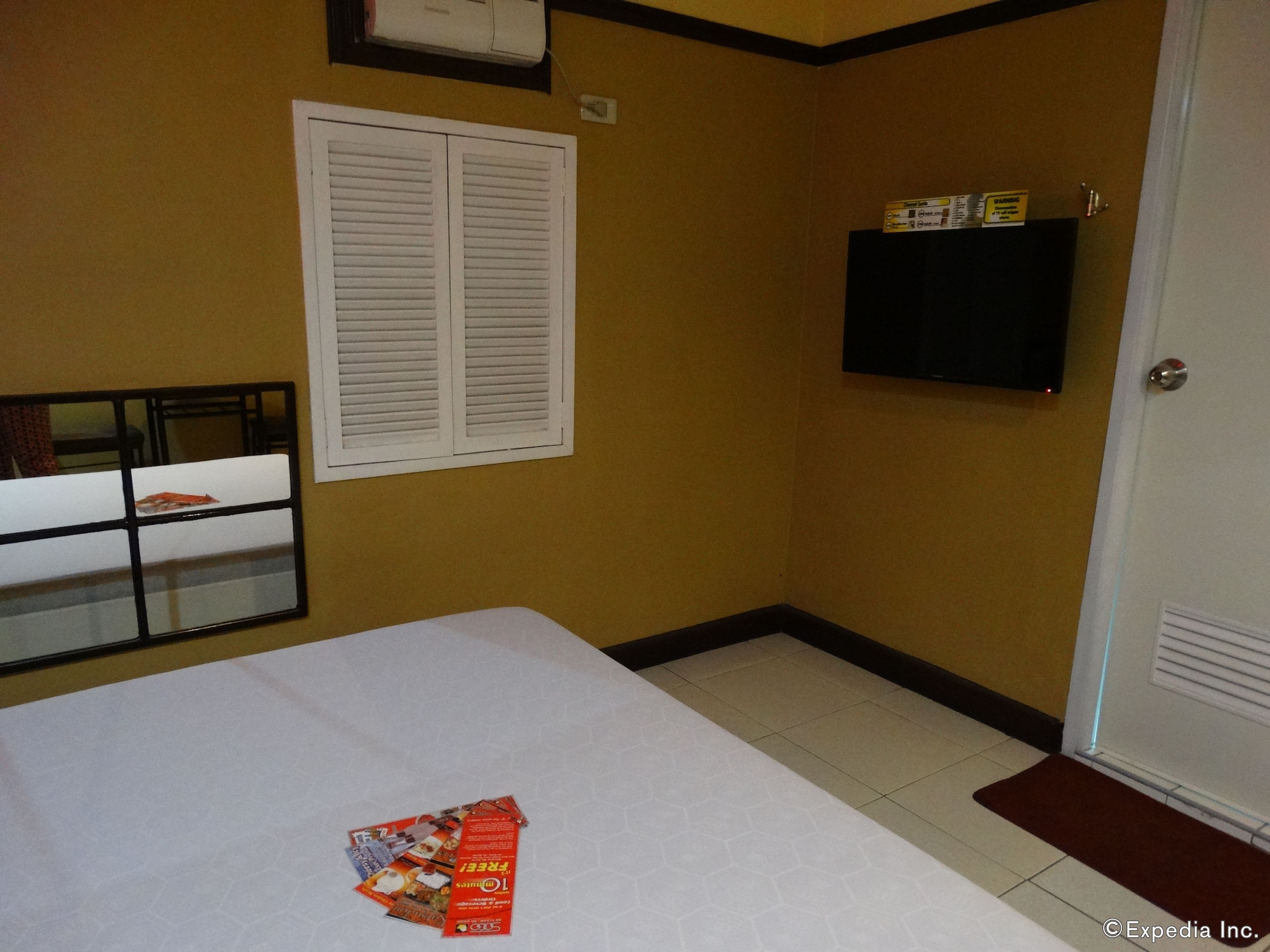 EXECUTIVE, QUEEN BED