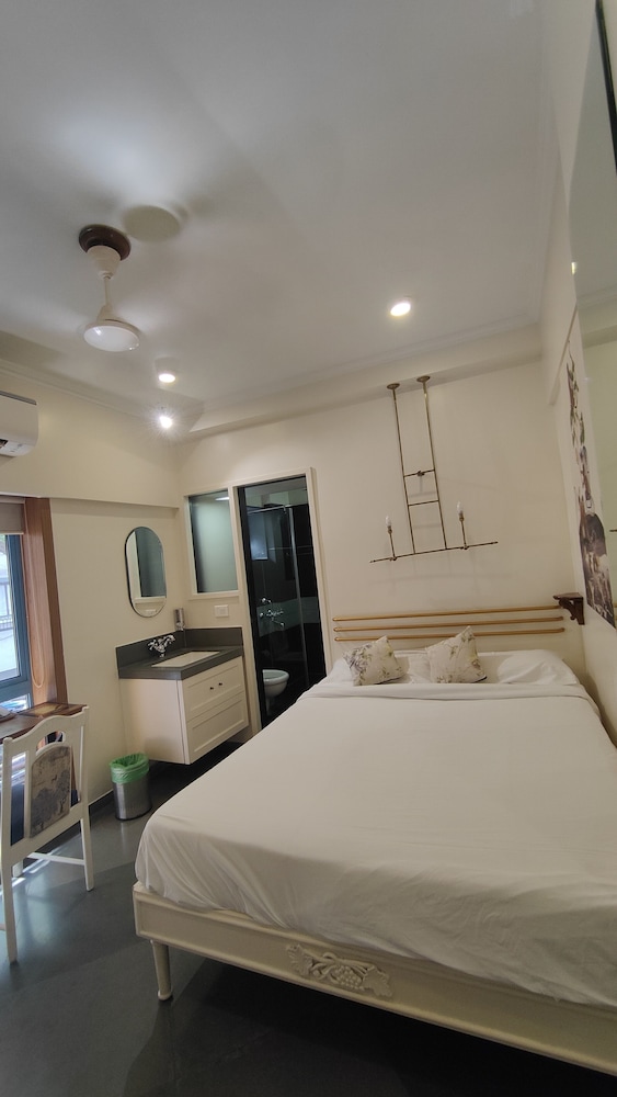 Hotel Kemps Corner 14/42