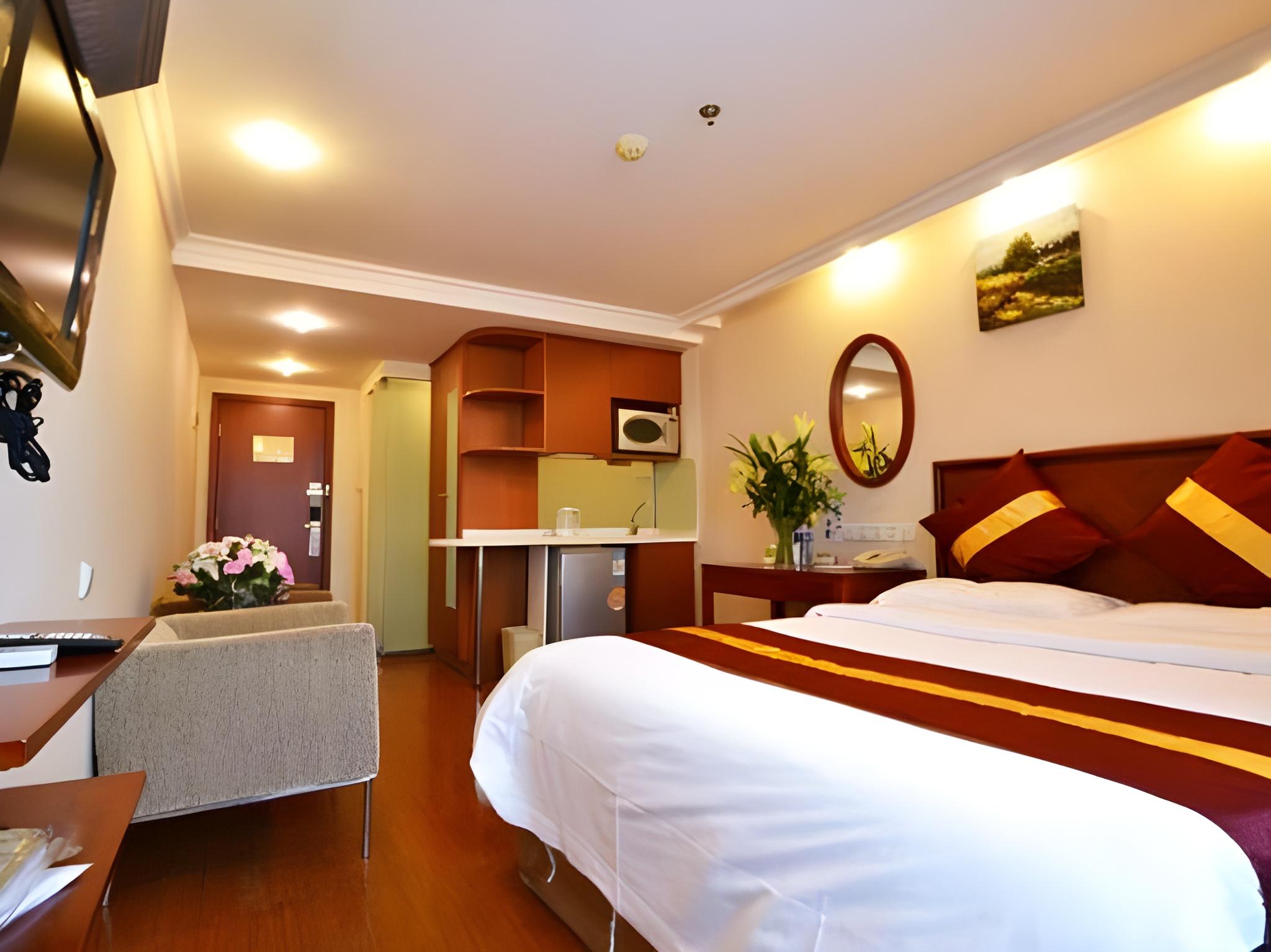 SUPERIOR, QUEEN BED