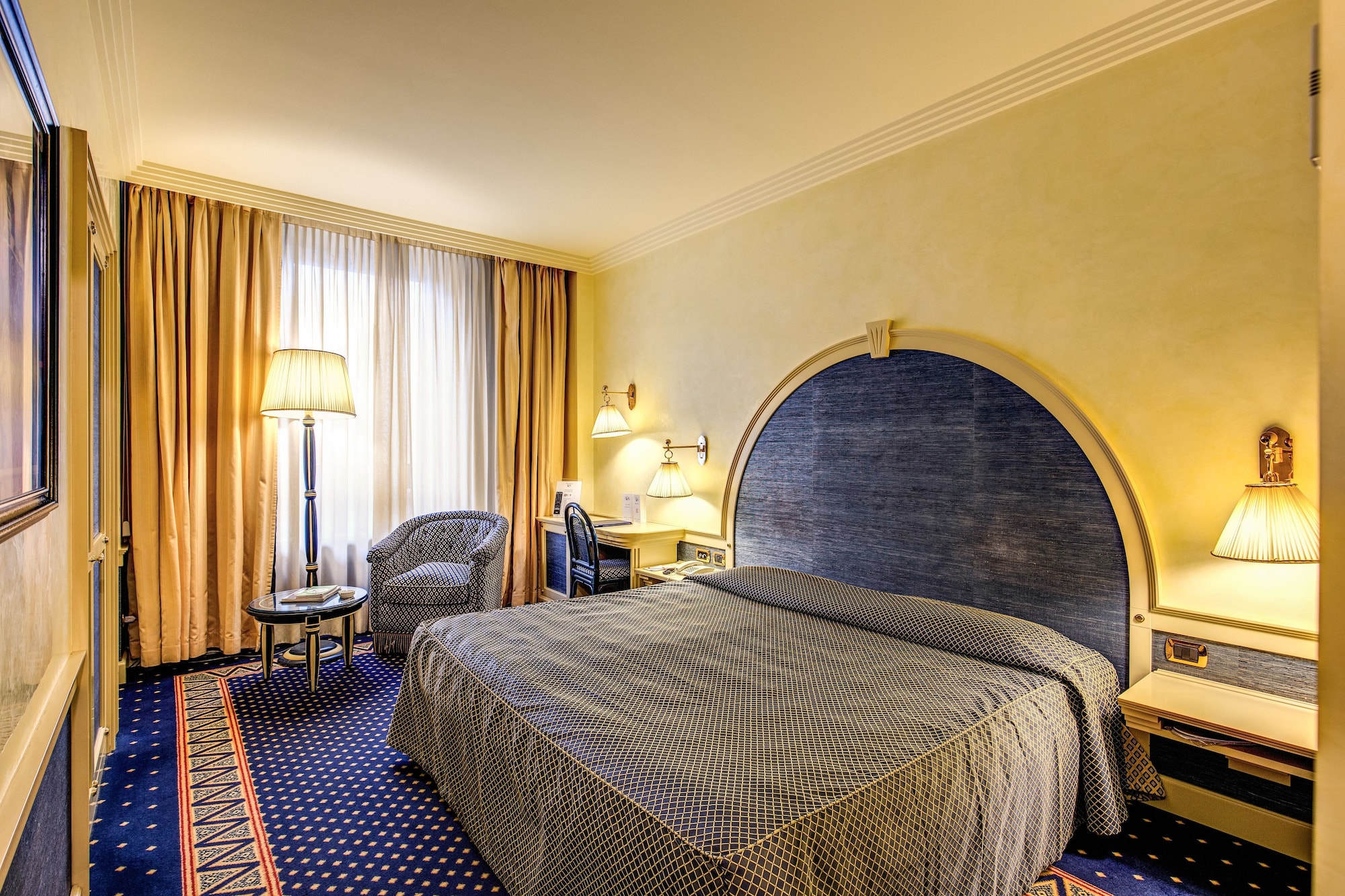 CONNECTING, DOUBLE BED
