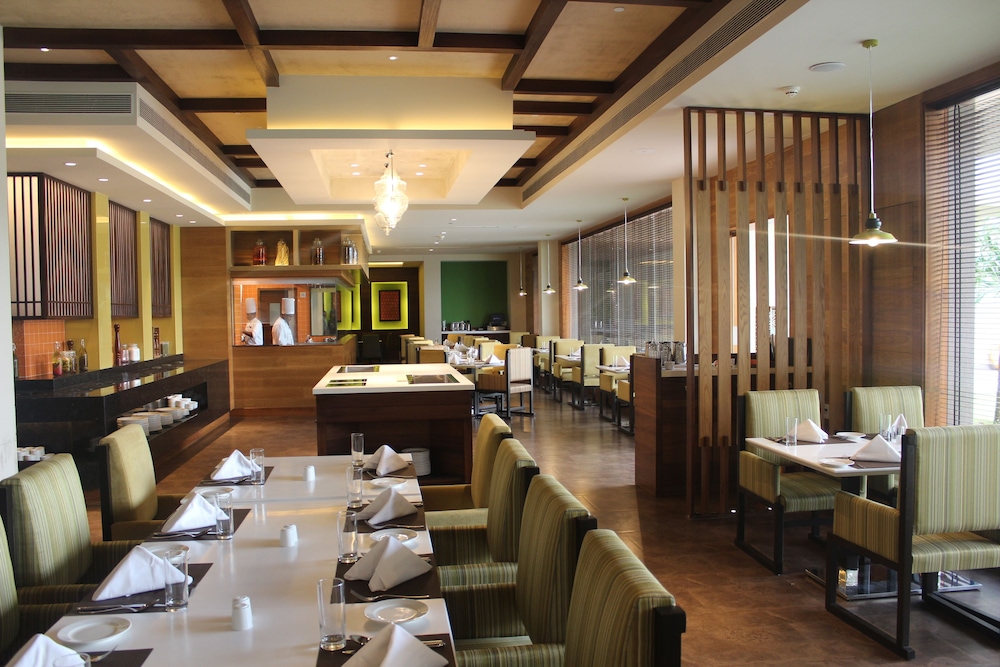 Radisson Blu Plaza Resort & Convention Centre Karjat 53/72