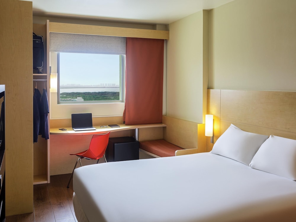 Ibis Cancun Centro 12/44