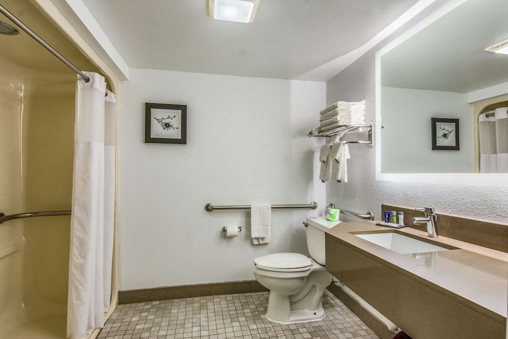 Sleep Inn Fort Mill near Carowinds Blvd. 17/46