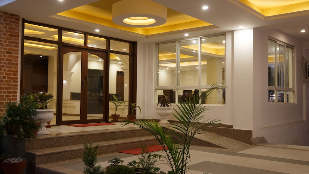 Dom Himalaya Hotel 7/73