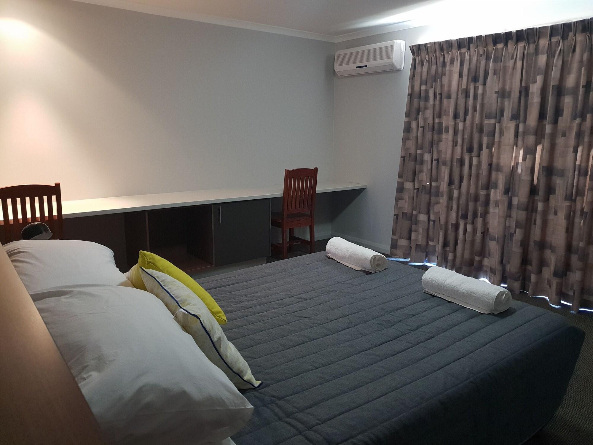 Coro Club Motel 6/25