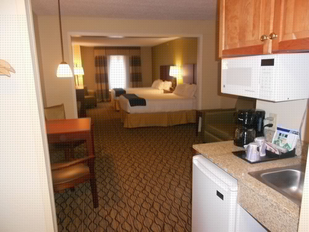 Holiday Inn Express Hotel And Suites Lancaster 52/72