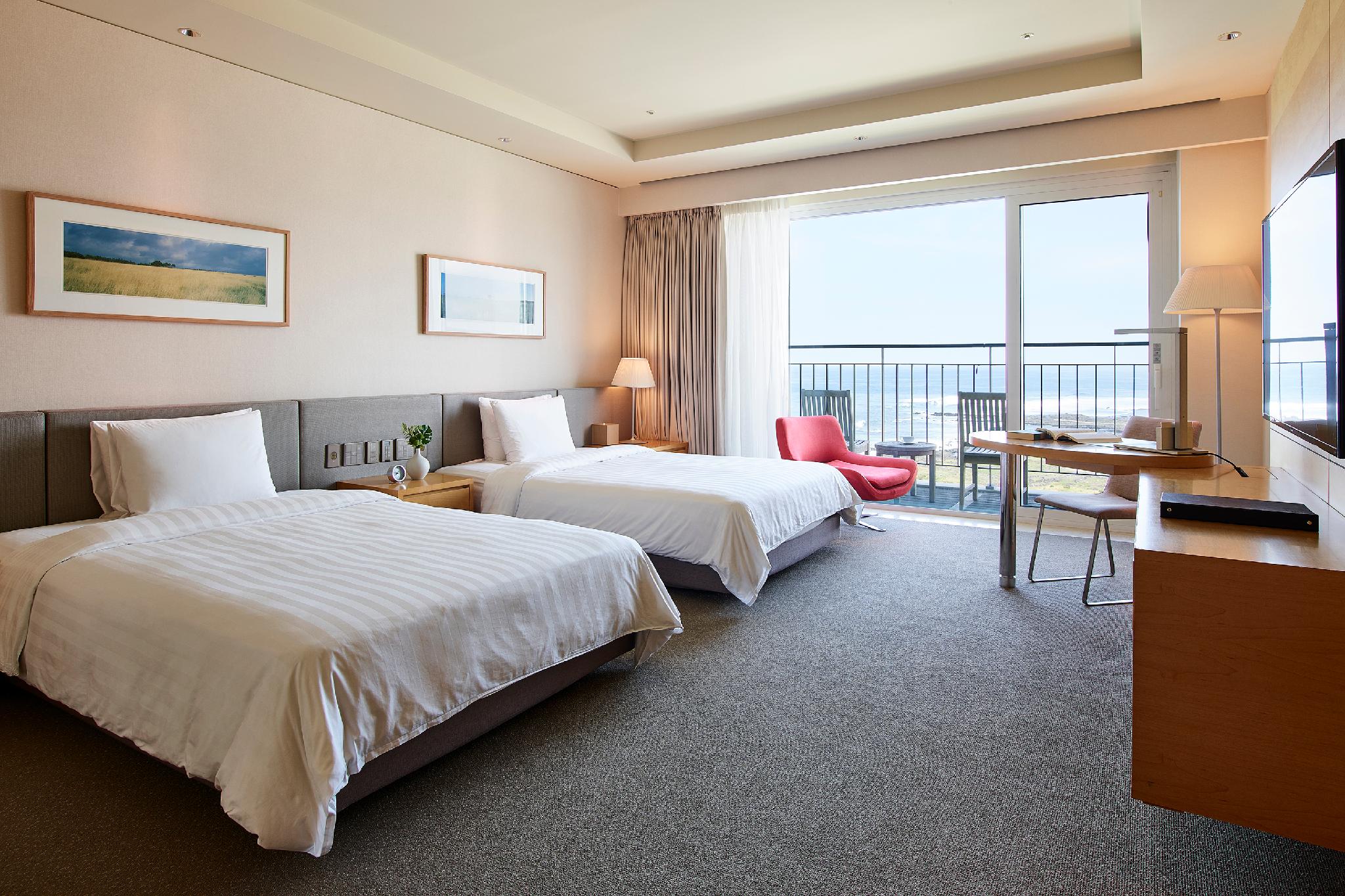 Deluxe, Twin Beds, Sea Side