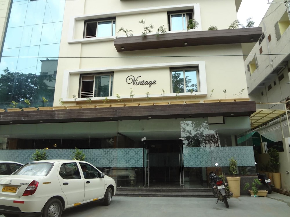 Hotel Vintage 3/50