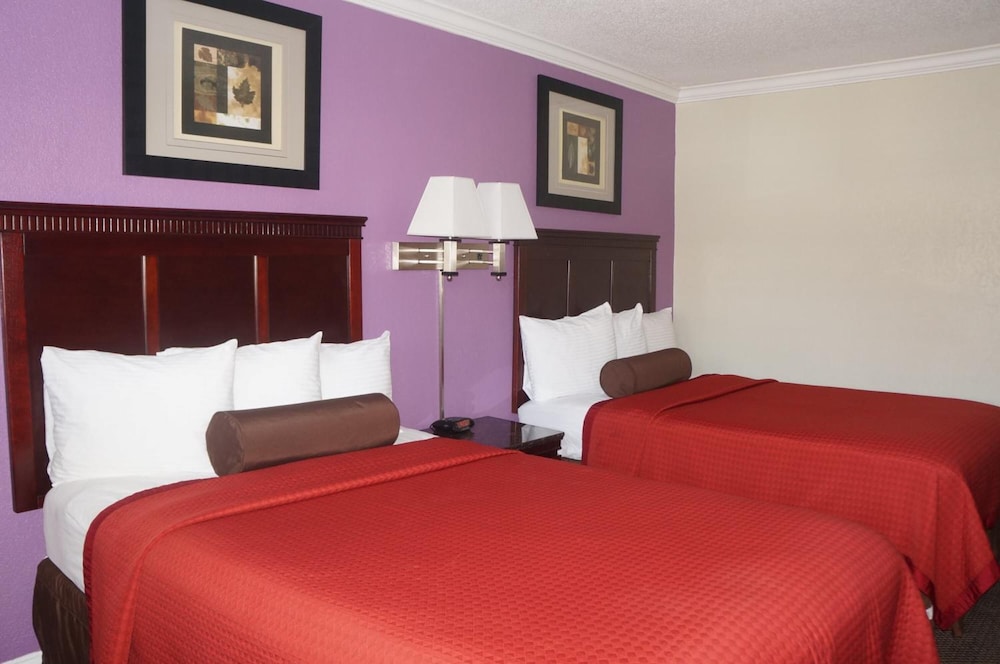 Dream Inn Fresno 20/50