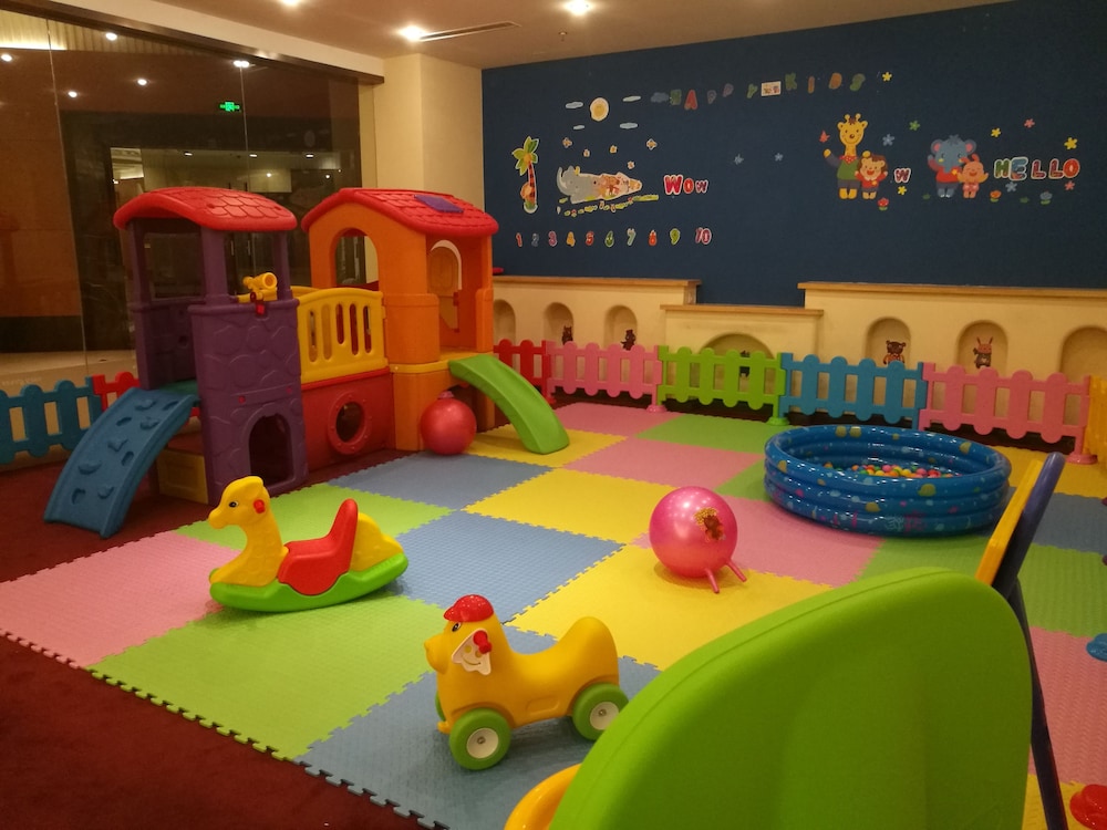 Merryland Traders Hotel 19/20