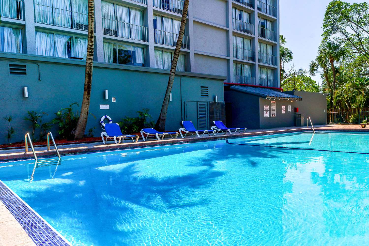 North Miami Beach Gardens Inn & Suites in NORTH MIAMI BEACH - FL