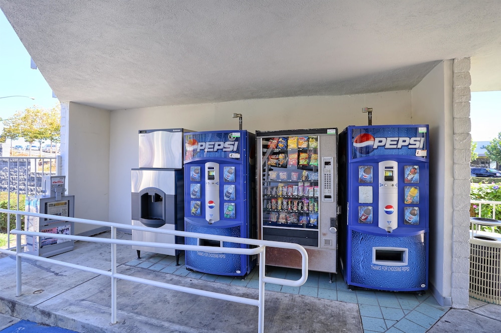 Super 8 by Wyndham Walnut Creek 5/35