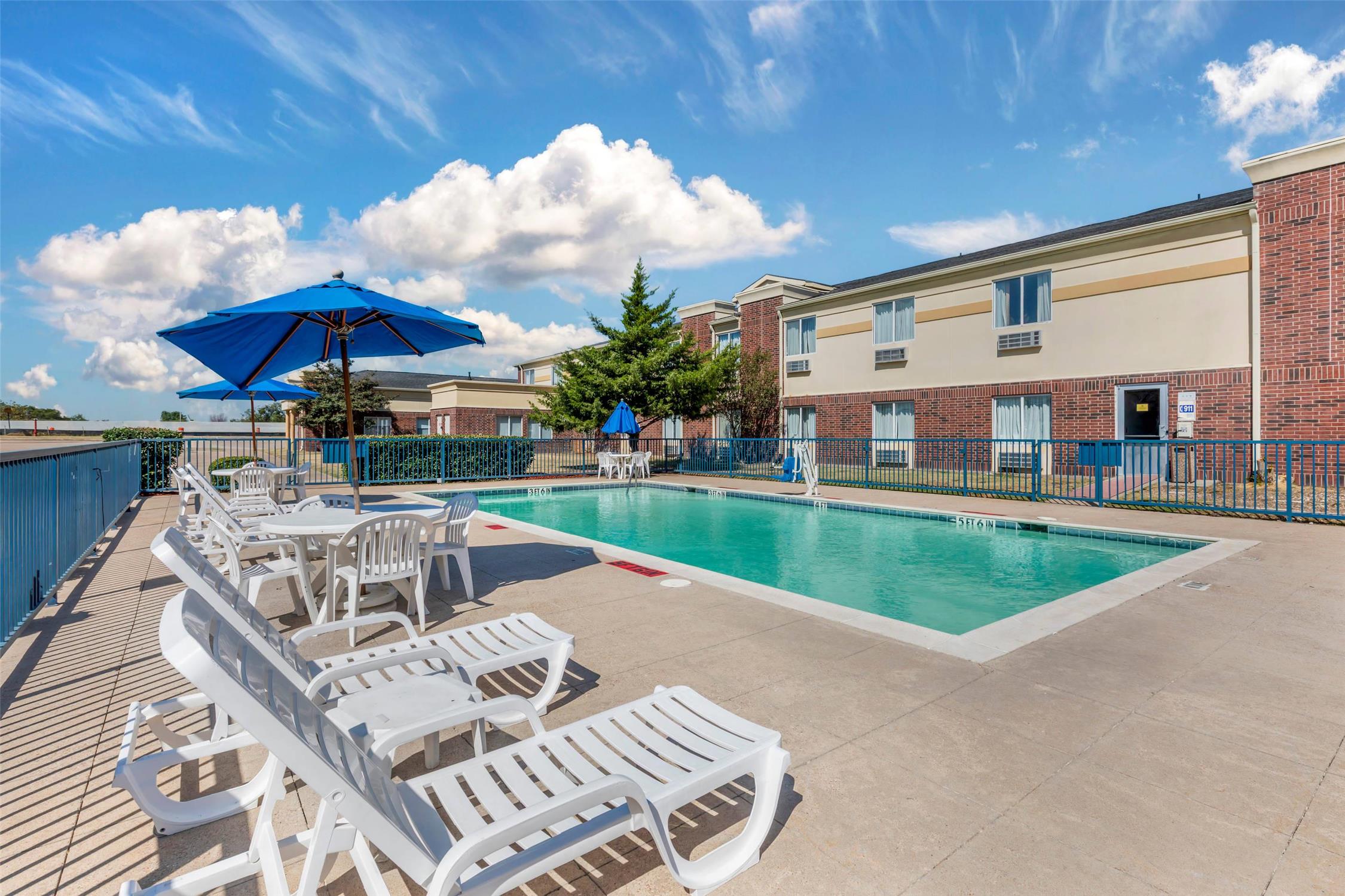 Comfort Inn & Suites Red Oak - Dallas Area 23/23