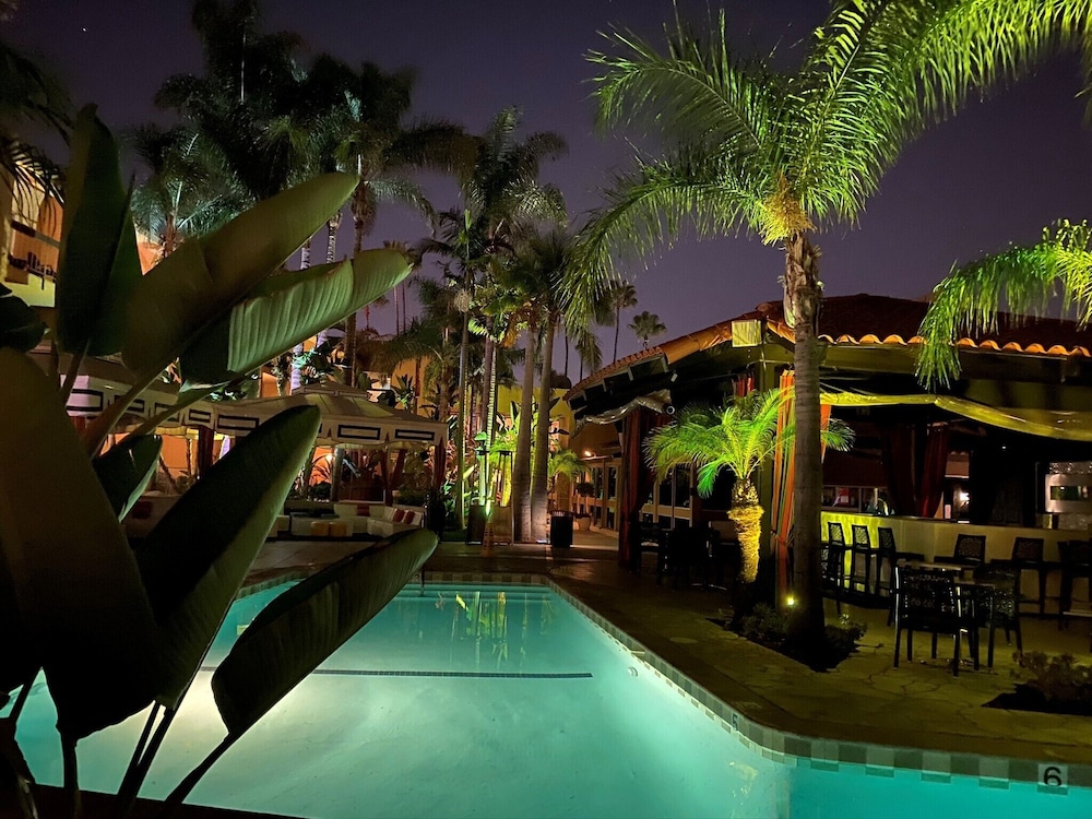 Atrium Hotel at Orange County Airport 13/61