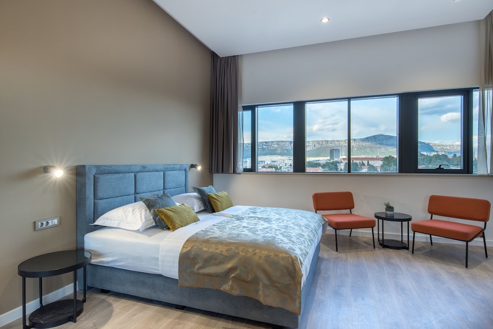 Seascape Luxury Rooms 4/14