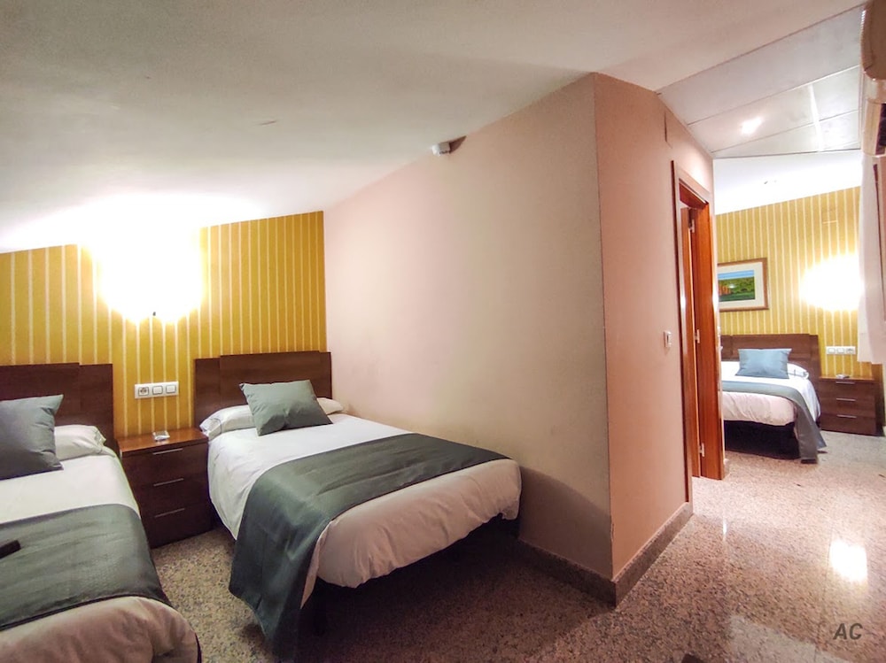 Hotel Arcos Catedral 7/24