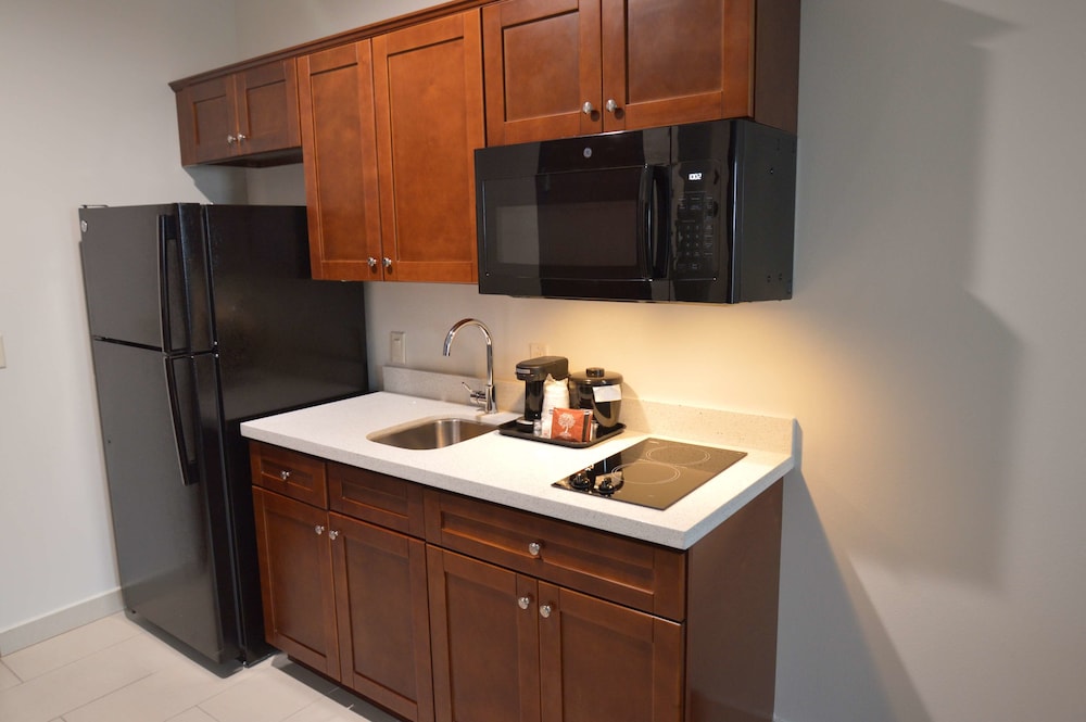 Best Western Ingleside Inn & Suites 29/37