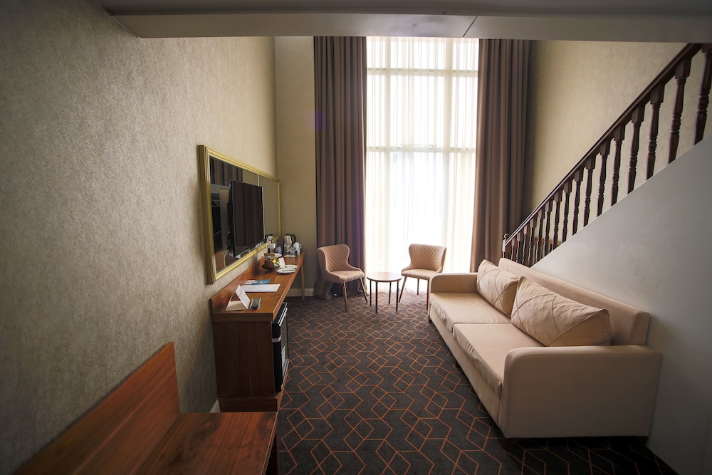 Maxwell Resort Hotel & Spa 40/50