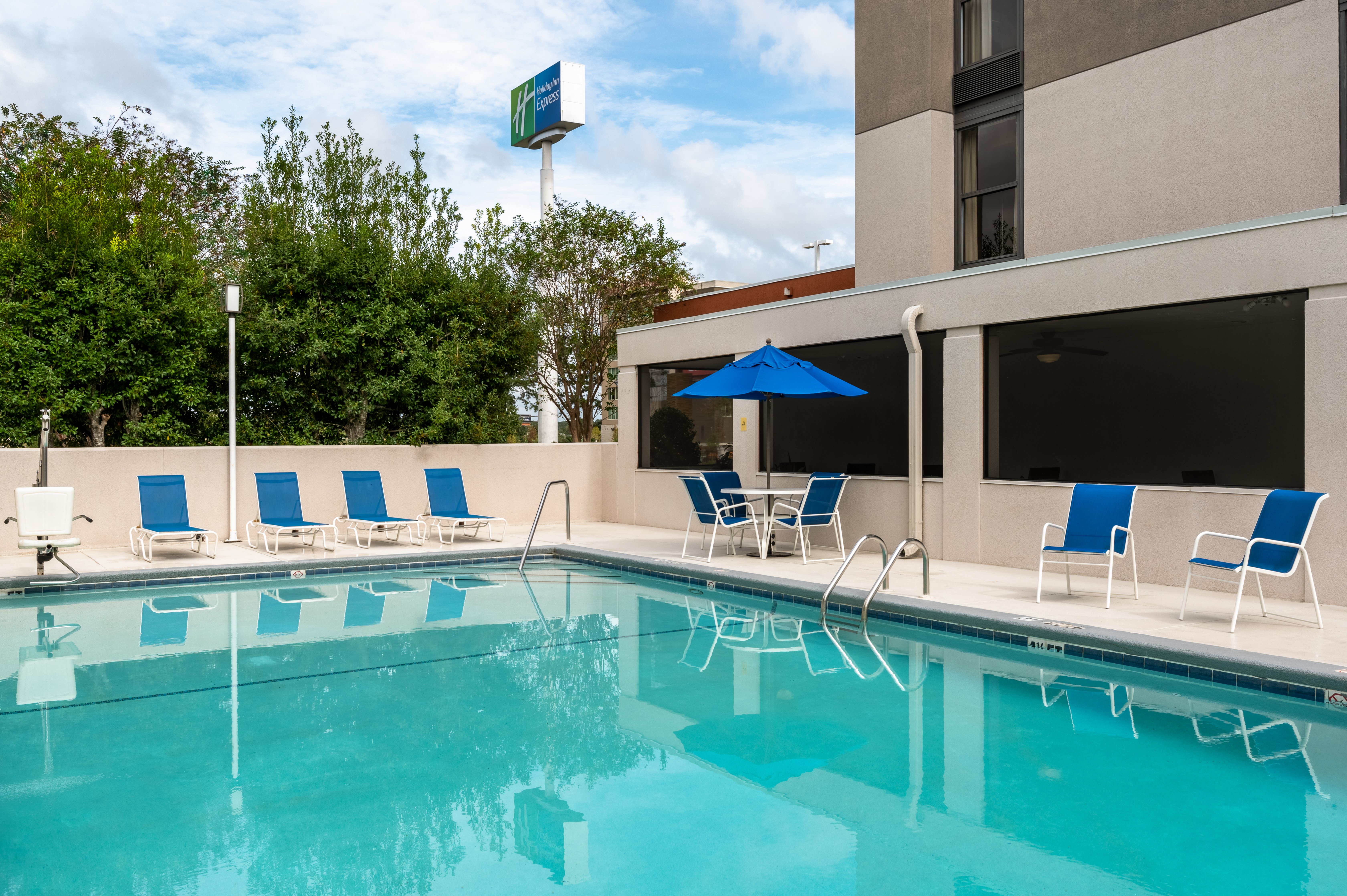 Holiday Inn Express Tallahassee - I-10 E 4/33