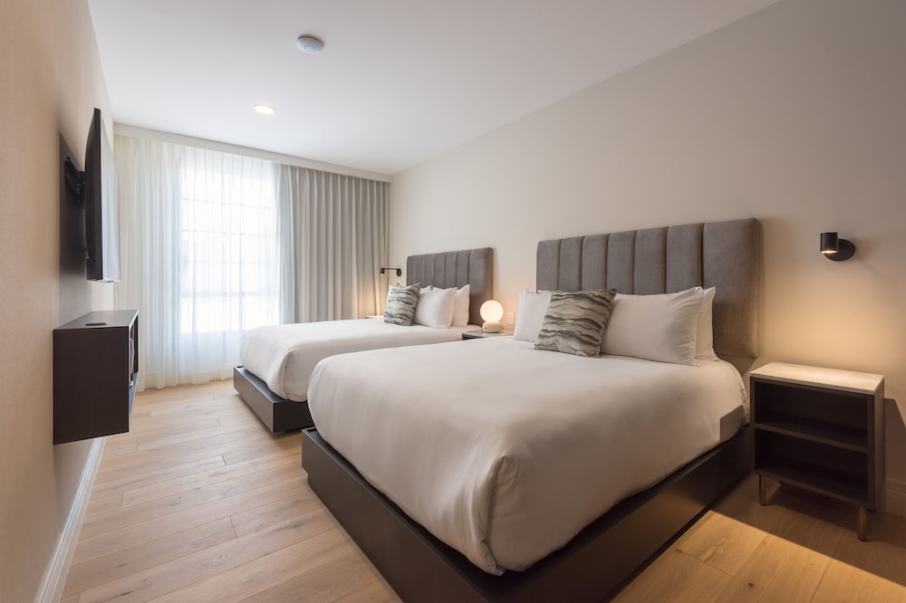 LUXURY, SUITE