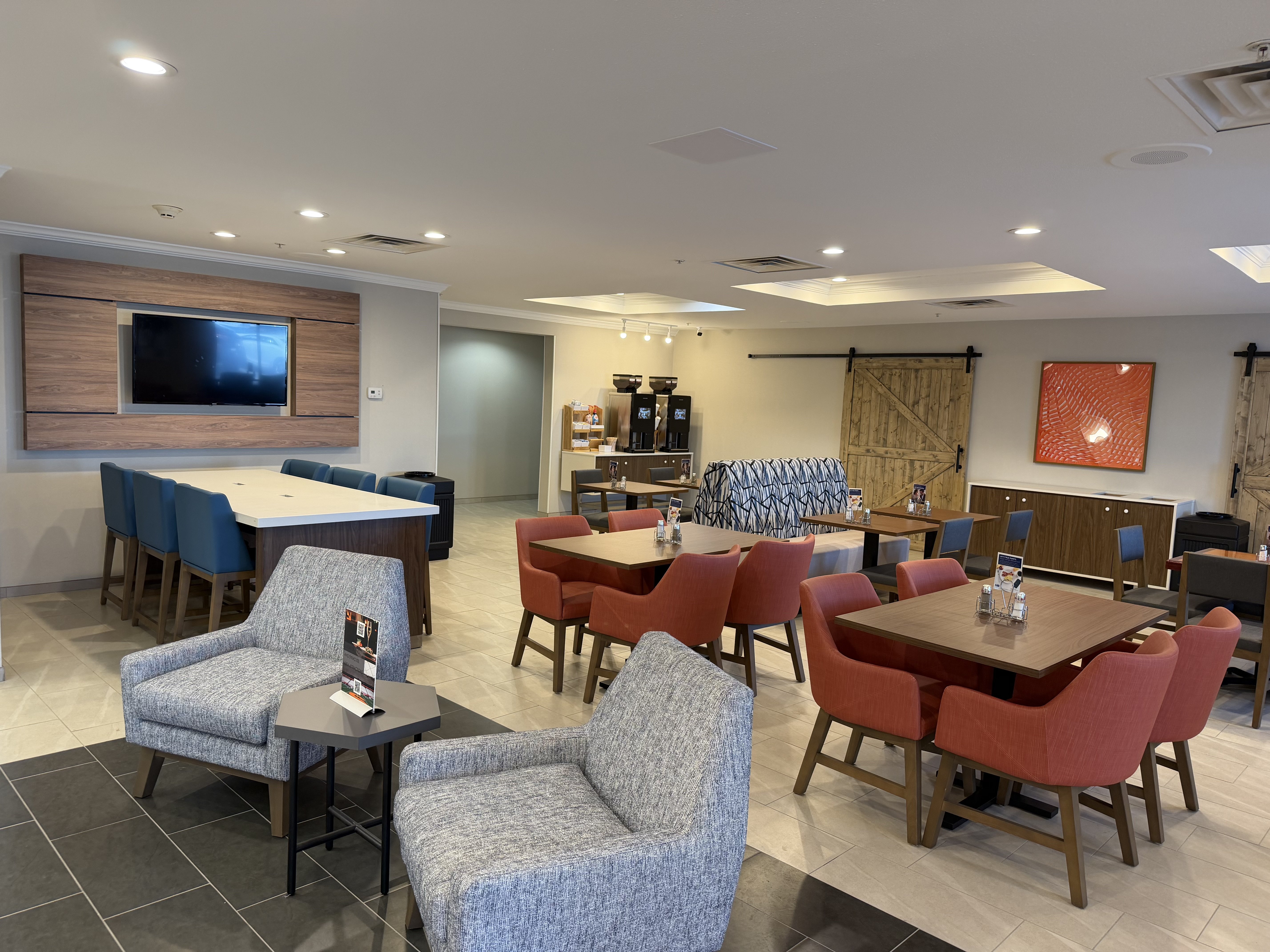 Holiday Inn Express & Suites Syracuse North - Airport Area 52/68