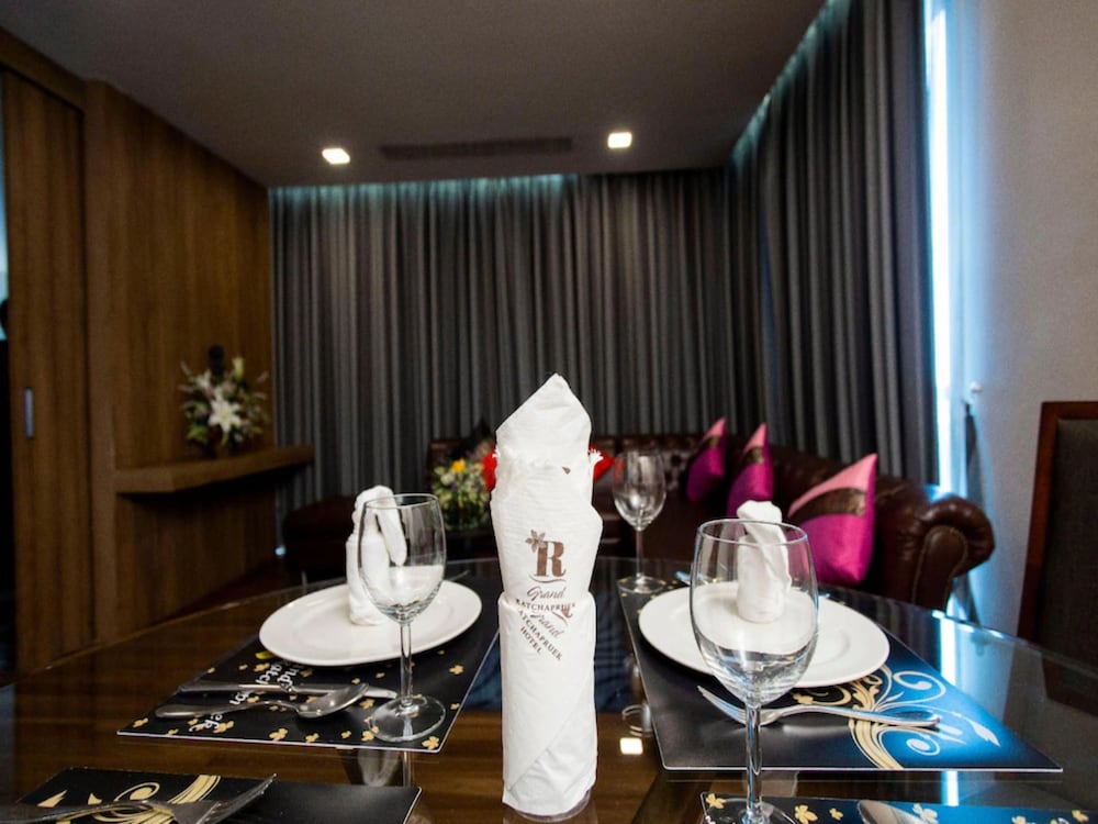Grand Ratchapruek Hotel 27/70