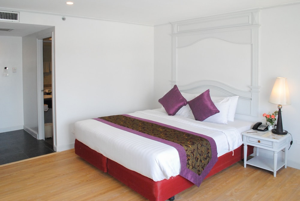C H Hotel 12/49