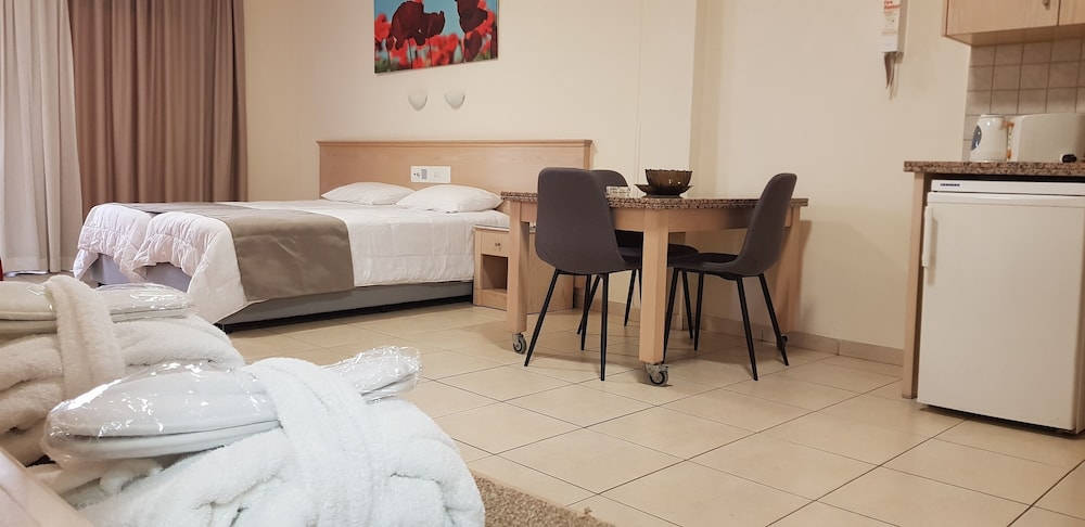 Senator Hotel Apartments - Adults Only 20/70