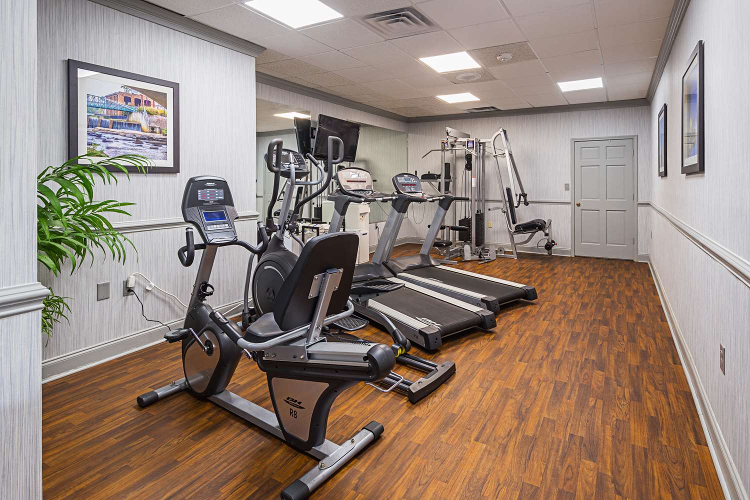 Quality Inn & Suites Greenville - Haywood Mall 7/28
