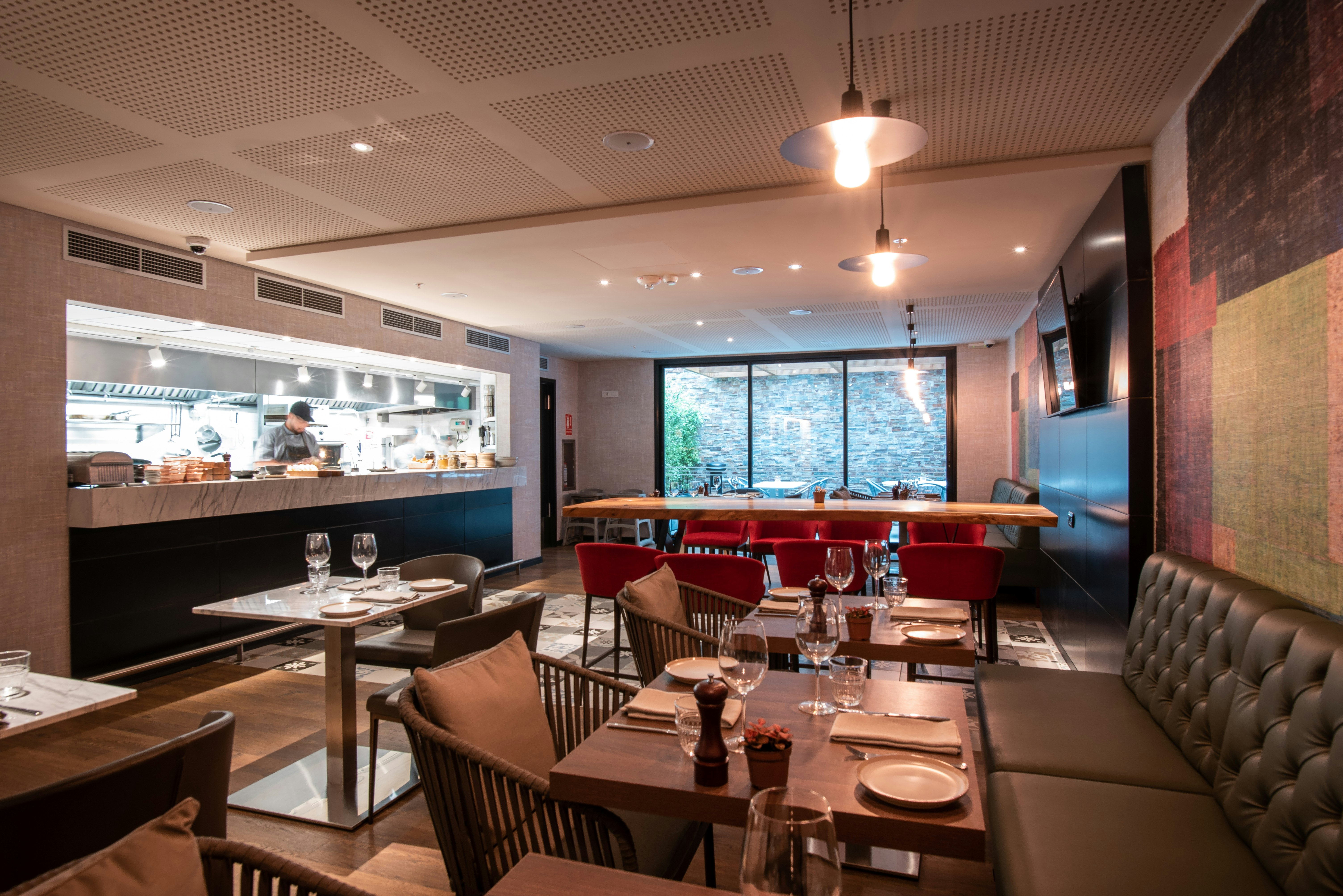 SORO MONTEVIDEO, CURIO COLLECTION BY HILTON 18/22