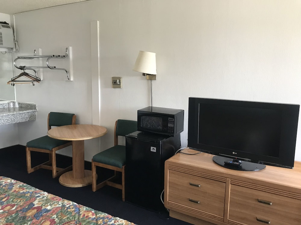 ECONOMY INN BARSTOW 39/57