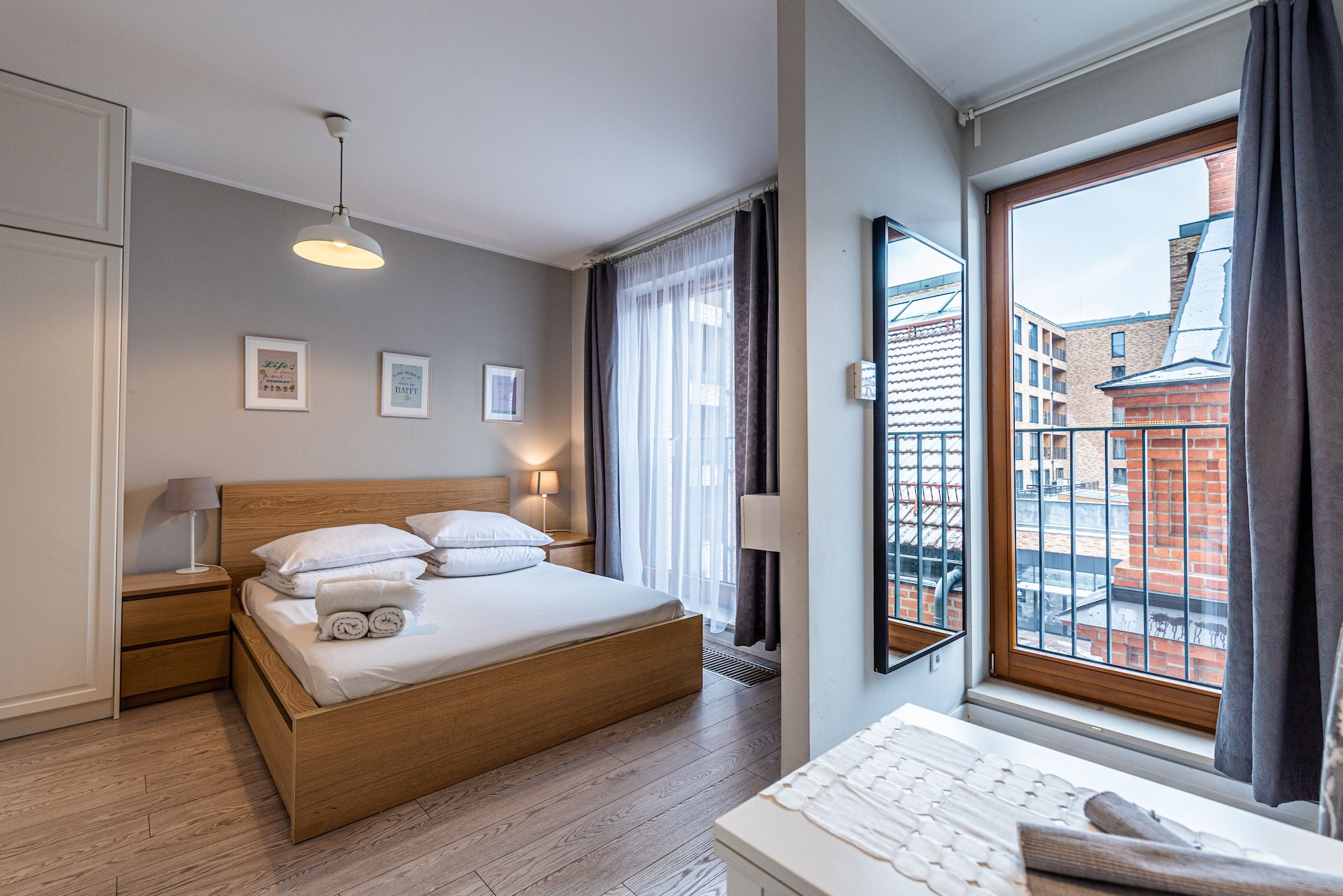 Classic, Studio, Queen Bed, Courtyard View