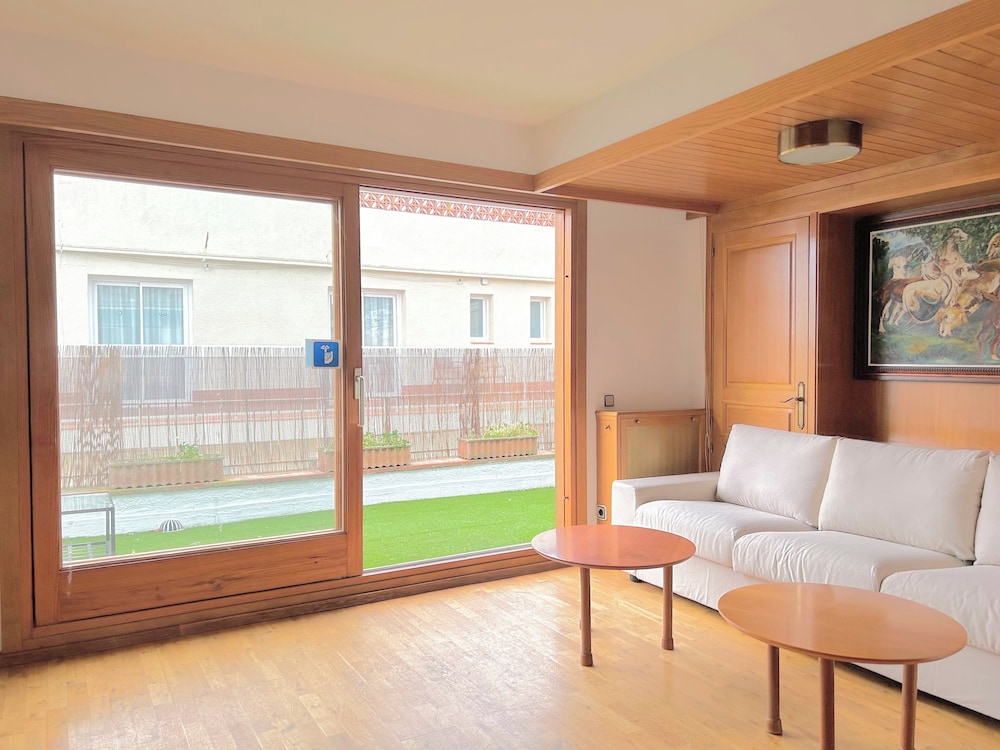 Hostal Mas 26/42
