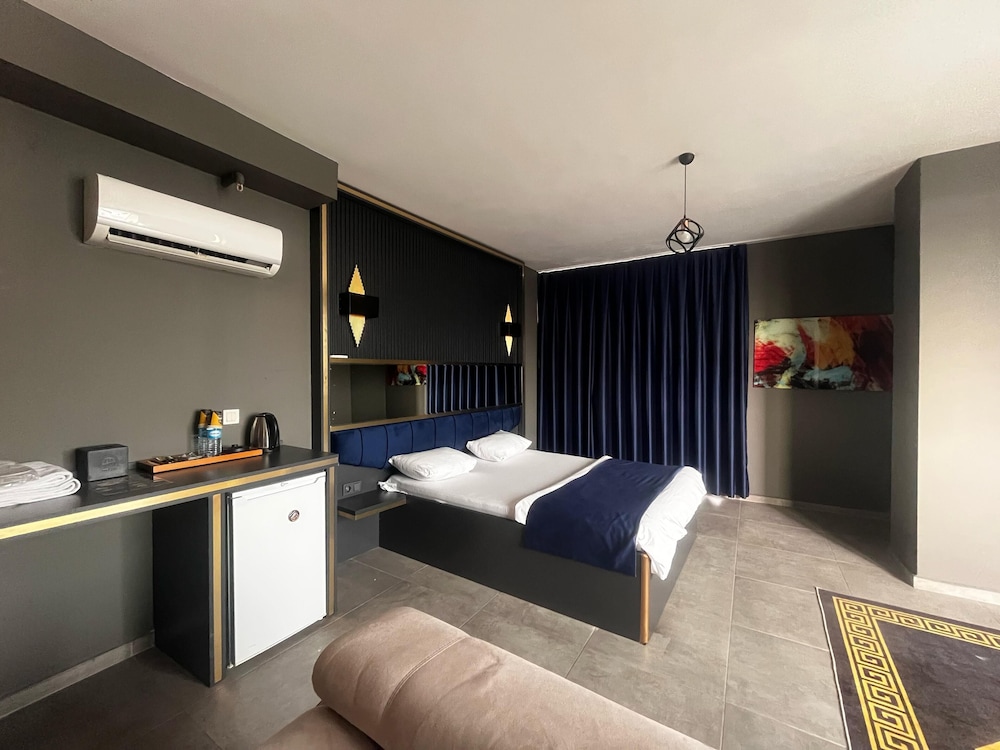 Hill Suites 8/34